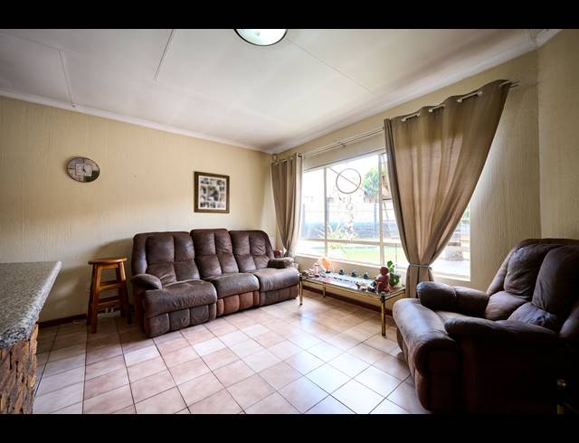 5 BEDROOM HOUSE FOR SALE IN ZWARTKOP